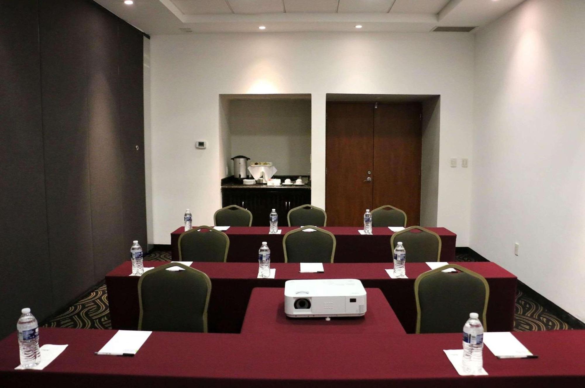 Radisson Poliforum Plaza Hotel León Esterno foto