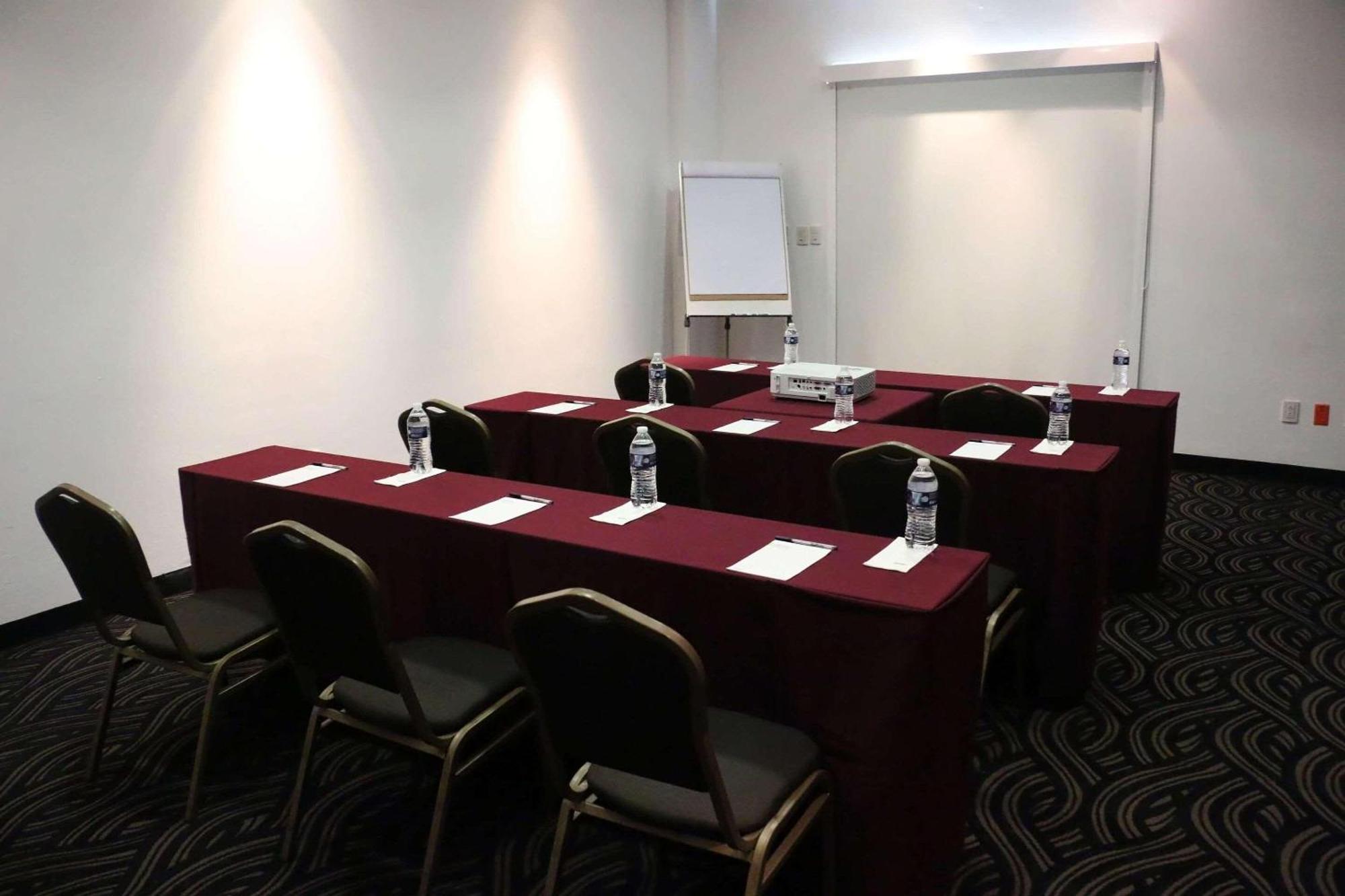 Radisson Poliforum Plaza Hotel León Esterno foto