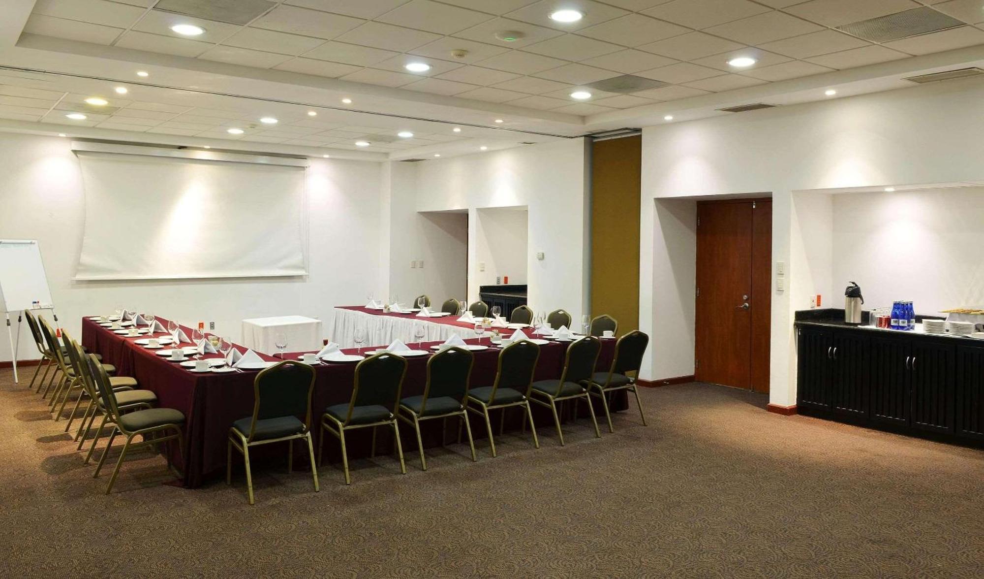 Radisson Poliforum Plaza Hotel León Esterno foto