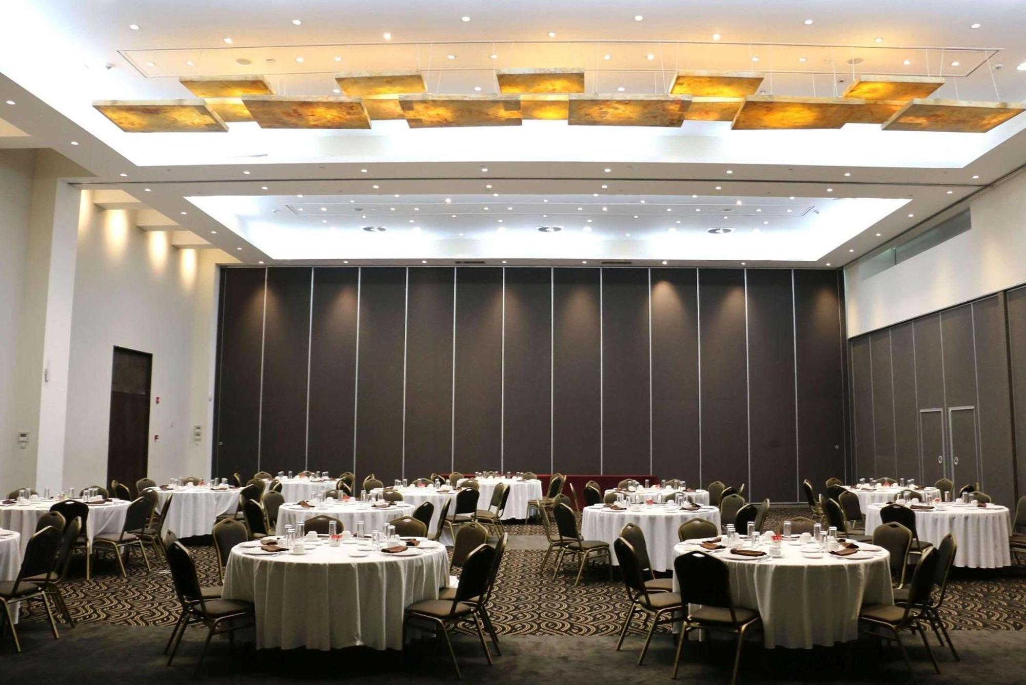 Radisson Poliforum Plaza Hotel León Esterno foto