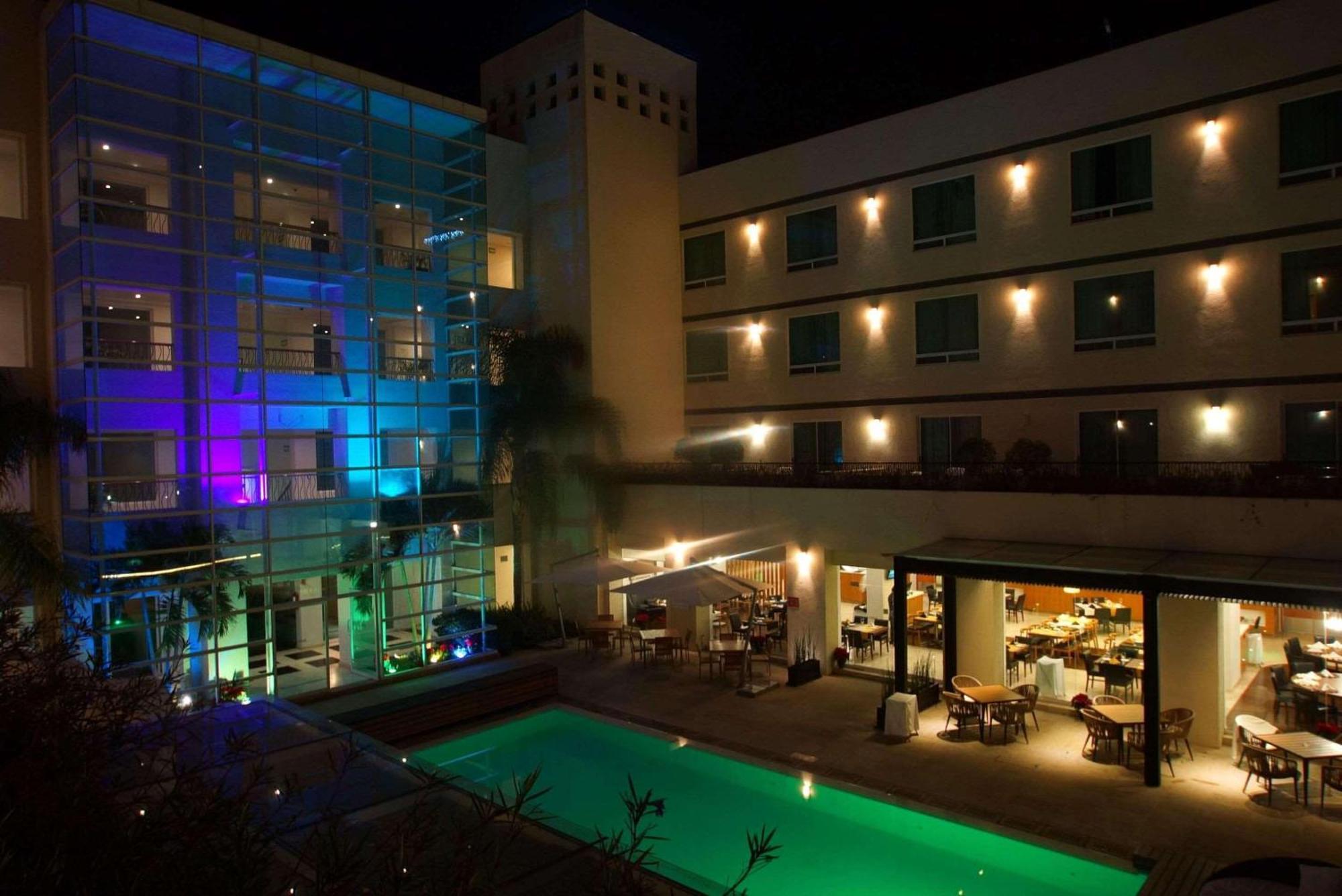 Radisson Poliforum Plaza Hotel León Esterno foto