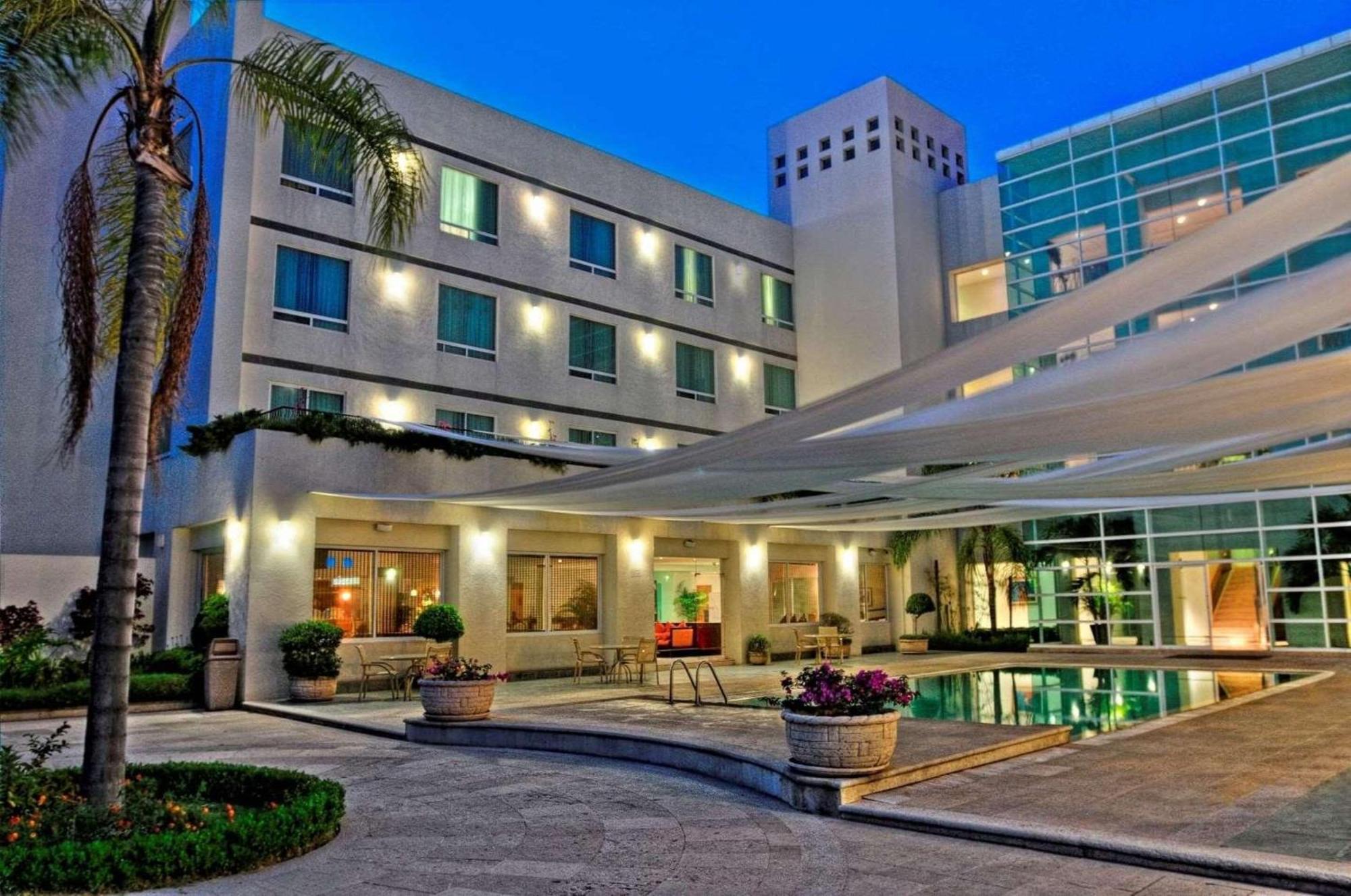 Radisson Poliforum Plaza Hotel León Esterno foto