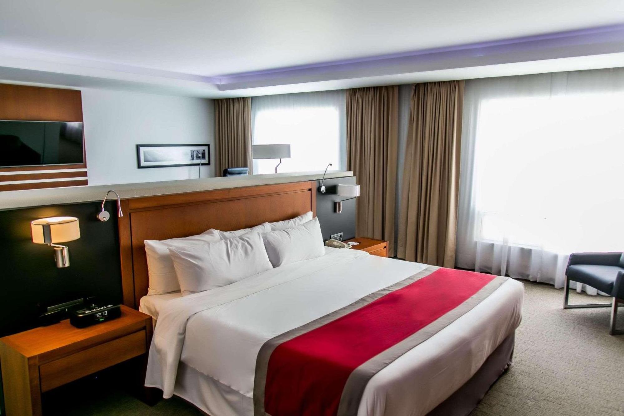 Radisson Poliforum Plaza Hotel León Esterno foto
