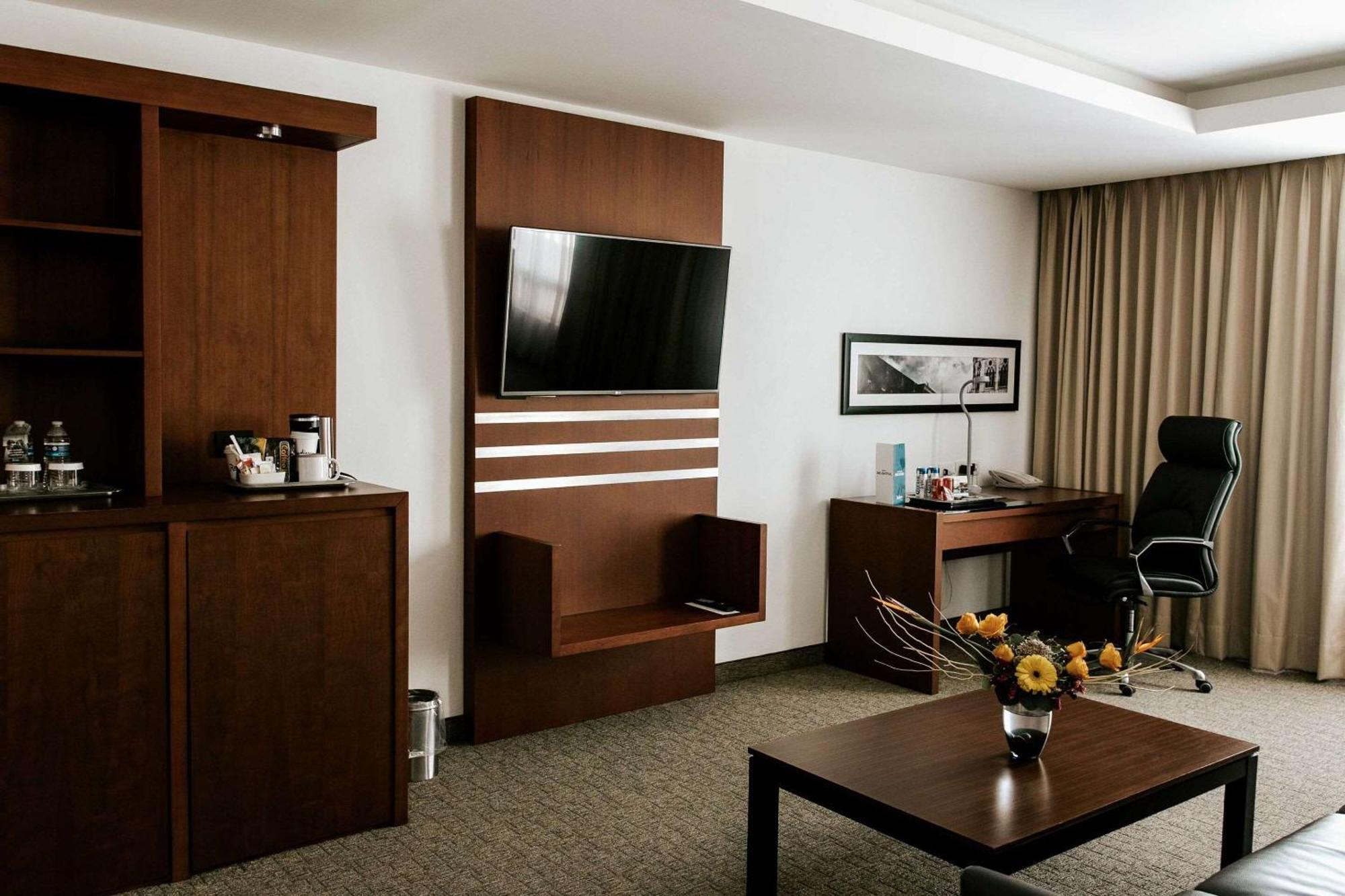 Radisson Poliforum Plaza Hotel León Esterno foto